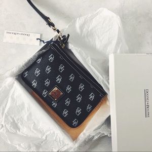 NWT Dooney & Bourke Black Wristlet Purse
